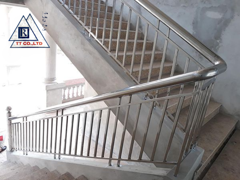 Cầu thang inox ngoài trời