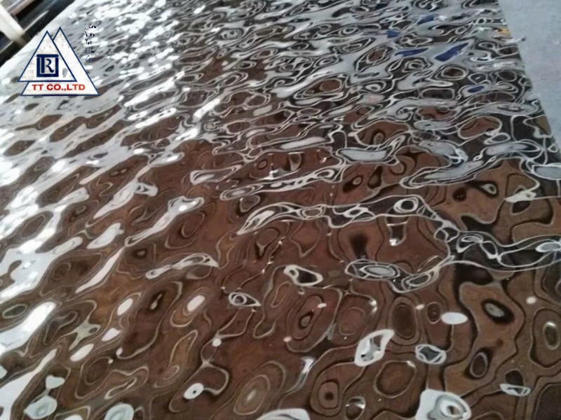 Hướng dẫn phân loại và chọn sàn inox dập sóng đúng tiêu chuẩn