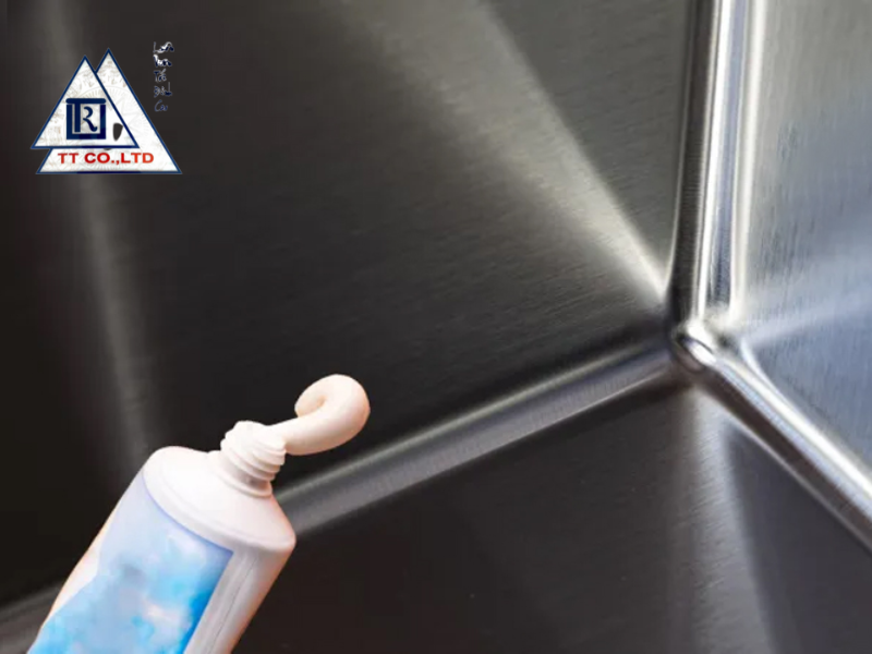 Có thể sử dụng kem đánh bóng chuyên dụng với các vết xước nhỏ