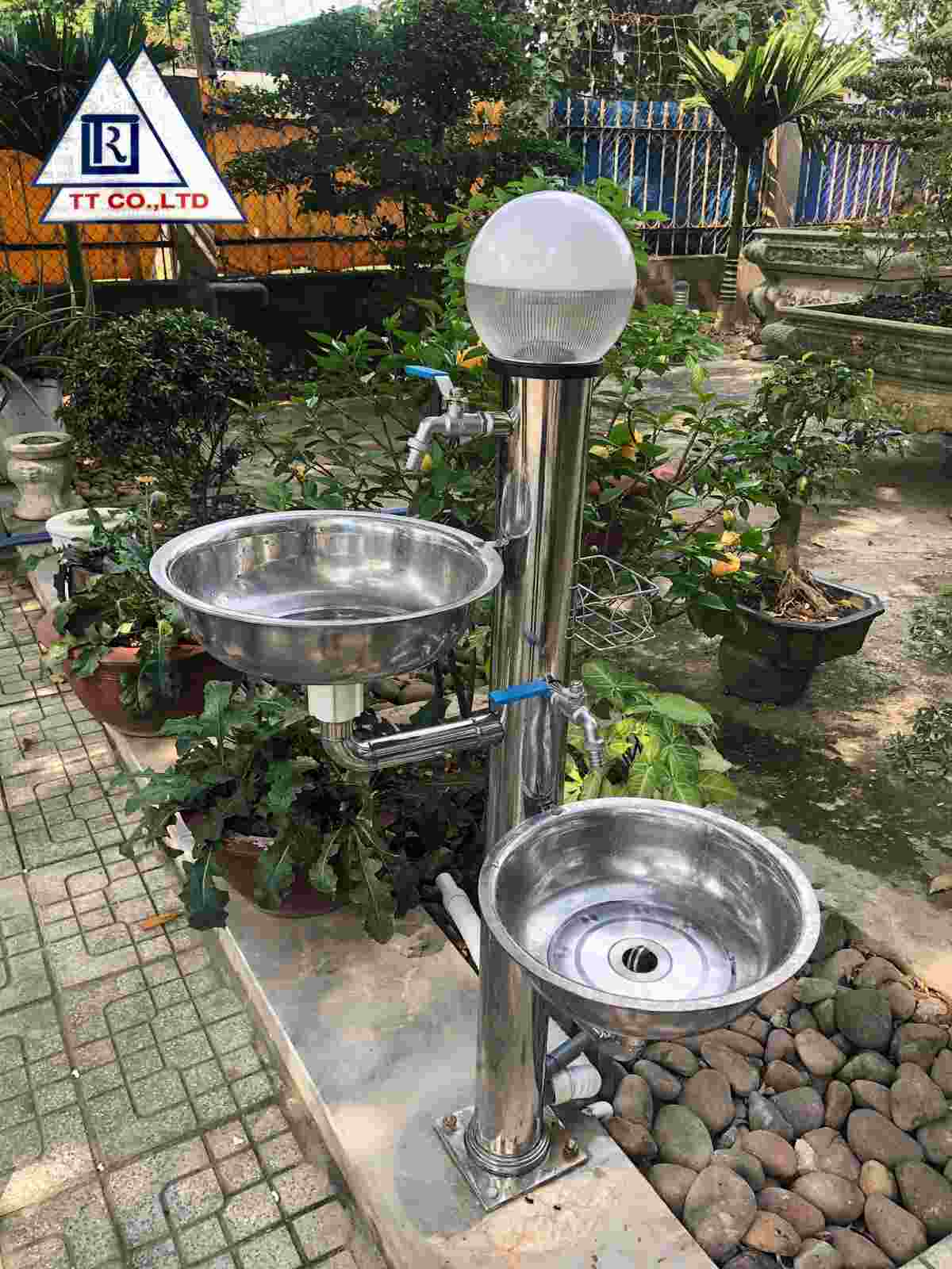 Vệ sinh trụ nước inox