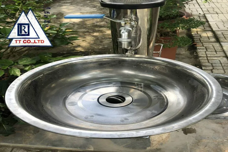 Tìm Hiểu Ứng Dụng Trụ Nước Inox Gia Công Vào Sinh Hoạt 