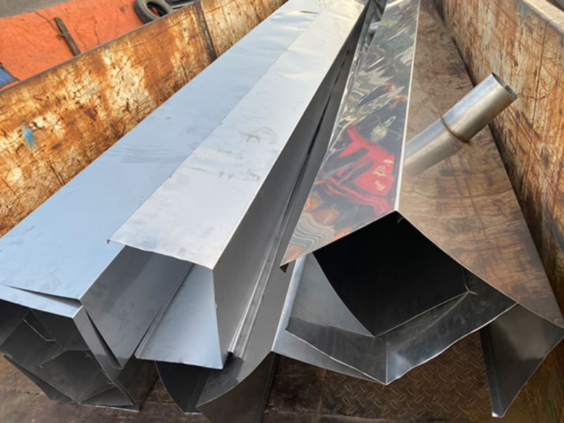 Thi công máng xối inox tại xưởng
