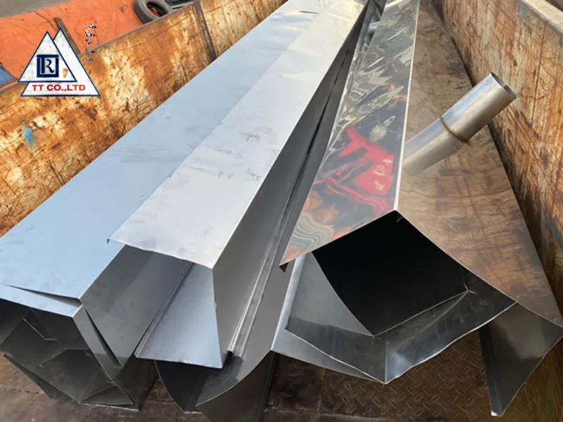 Thi công máng xối inox tại xưởng