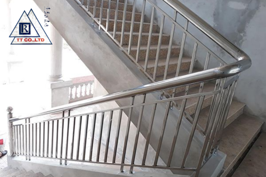 Mẫu Cầu Thang Inox Ngoài Trời: Giải Pháp Bền Đẹp Cho Công Trình