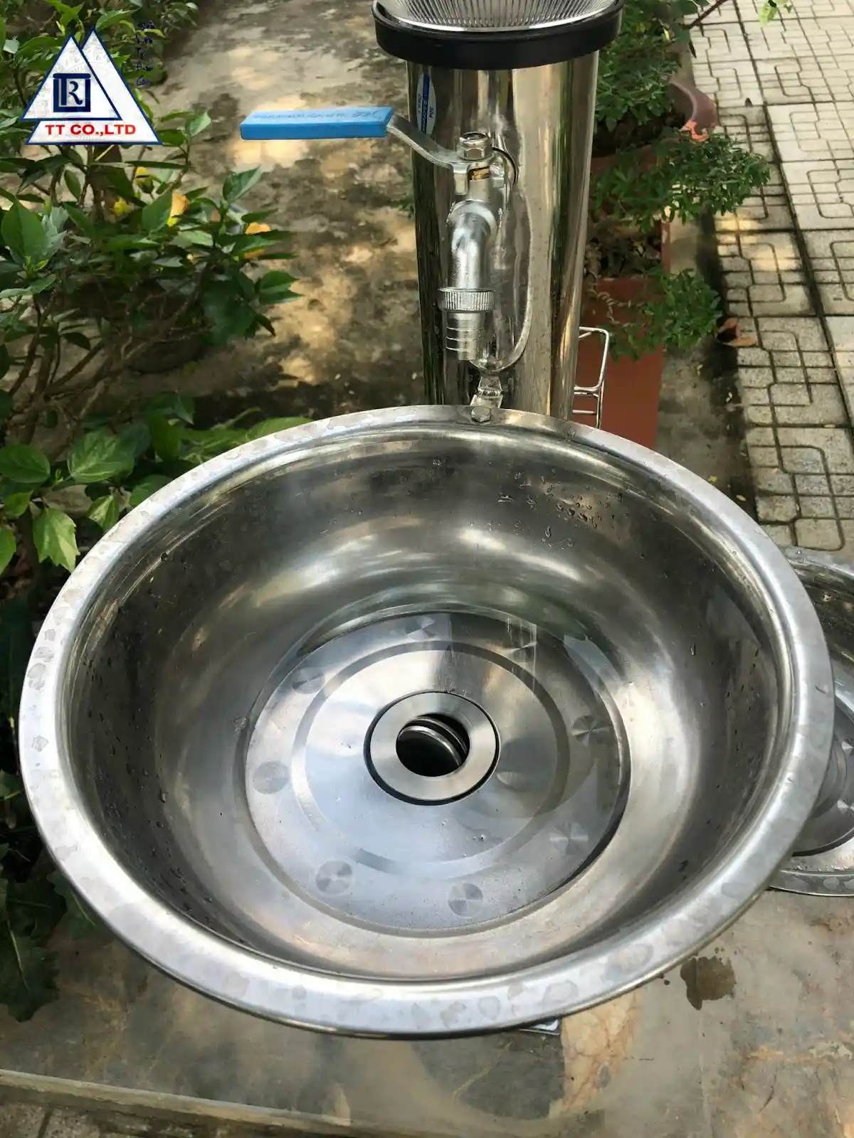 địa chỉ gia công trụ nước inox 