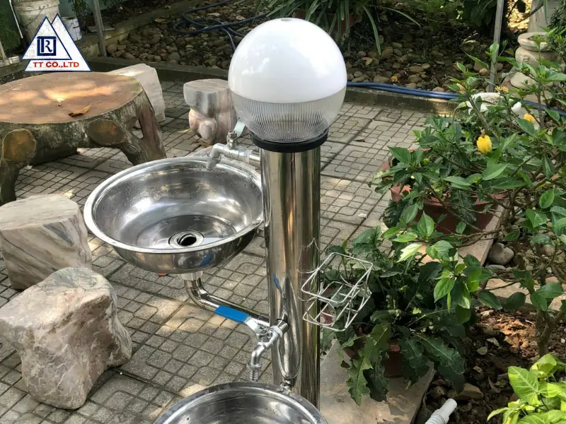 So sánh cây nước inox đa năng có đèn và không đèn 